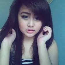 Peach colored egg shaped links with a sturdy clasp