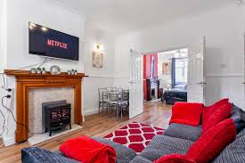 631142 rooms to let in a 4/5 bedroom semidetached house housing of multiple occupation (hmo) property. Staywhenever Ms 4 Bedroom House King Size Beds Sleeps 9 Stoke On Trent Updated 2021 Prices