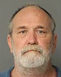 Tenía 4 años cuando alguien la secuestró de su cama una madrugada: la caída  del “hombre del sombrero mágico” cuatro décadas después