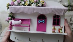 Ahşap sehpa boyama modelleri örnekleri arasında bulunan tv ünitesinde sarı rengi kullanılmış. Ahsap Boyama Isleri Videolari Ornekleri 10marifet Org Da