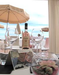 La Cuvee De Rose Heritage Sur La Plage Du Croisette Beach A Cannes Pendant Le Festival Rose Festival