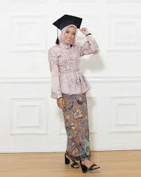 30 Model Kebaya Wisuda Modern Remaja Simpel Elegan