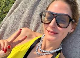 La «felicidad» de Olivia Palermo en Menorca: las imágenes de sus exclusivas  vacaciones