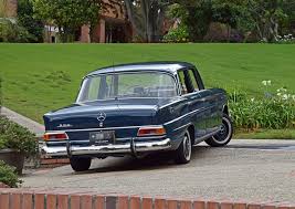 Mercedes Benz 200 W 110 1966 Colegio Claustro Moderno Bogota Colombia Photo Jorge A Medellin Www Mbenz Expert Oldtimer Youngtimer Autofahren