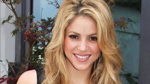 Shakira performing live on stage at london's o2 arena as part of her 'el dorado' world tour in london, united kingdom on monday june 11, 2018. Shakira S Hair Transformation Photos Mamaslatinas Com