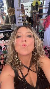 Charlotte Bernstein's Instagram, Twitter & Facebook