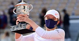 Ao longo das duas semanas de torneio, iga somou 38. Swiatek Celebrates Crazy Roland Garros Triumph Flipboard