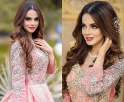 Jo log pyar krny wale apnoo k nahi hoty, wo kisi k bhi nahi ho skty. Komal Meer Is Looking Like A Doll Beautiful Photo Shoot Dresses Party Looks Fashion