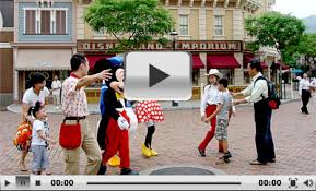 Walking into it, you feel you are in a wonderland. Hong Kong Disneyland