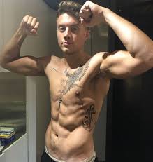 Join us @capitalofficial on instagram, twitter after sabrina carpenter told capital breakfast with roman kemp that her aunt was nancy cartwright, star of the simpsons, roman didn't stop banging. Capital Fm S Roman Kemp Flaunts Ripped Physique After Joining Dating Site Daily Star