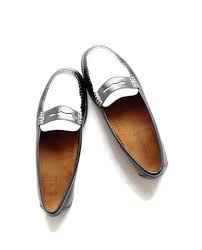 Black And White Penny Loafers Vintage Bass Weejuns Black And White Penny Loafers Womens Size 8 M Wayfarer Style Ships Free In Us Loafers For Women Penny Loafers Loafers