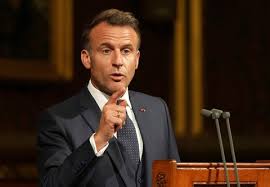 Tổng thống Macron: 'Châu Âu cần giảm sự phụ thuộc kép vào Mỹ và Trung Quốc'  - Tuổi Trẻ Online