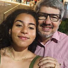 Dei milhões de beijos Nunca é demais, é minha fonte De alegria e paz Meu  amor não falta e nem faltará Meu vinho sagrado Meu copo de cerveja no  bairro Meu sono