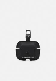 Das ipad pro 10,5 kann in der hülle in vier verschiedenen ansichtsmodi aufgestellt werden. Calvin Klein Jeans Airpod Pro Cover Unisex Schlusseletui Black Schwarz Zalando De