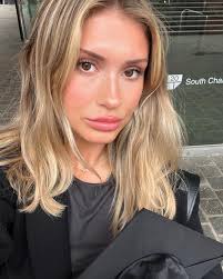 Victoria Jamison's Instagram, Twitter & Facebook