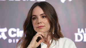 Camila Sodi revela que Ernestina Sodi continúa en terapia intensiva