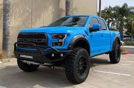 ホブス捜査官専用 フォードf 150ラプター改め ヴェロキラプトル 登場 身長196センチ 120キロの巨漢でも乗車ok フォードラプター ラプター フォード ピックアップトラック
