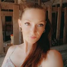 Heather Dearinger's Instagram, Twitter & Facebook