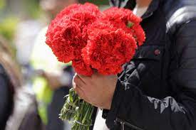 Tal día como hoy 25 de abril de 1956, elvis presley consigue su primer número uno en la lista billboard de singles pop con «heartbreak hotel», manteniéndose en esa posición durante 8 semanas. Visitlisboa Twitterissa In 1974 25th Of April There Was A Revolution In Portugal The Carnation Revolution Was A Military Coup In Lisboa Which Led To The End Of 48 Years Of Authoritarian