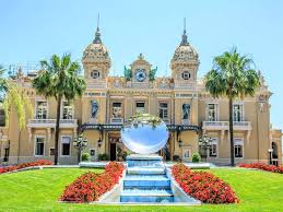 Populația scade astfel, și din cauza acestuia, dar și din cauza migrației negative. Monaco Day Tour With Prince S Palace And Monte Carlo Visit From Nice Get Local Tour