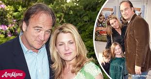 Maybe you would like to learn more about one of these? Jim Belushi Has Been Married To Jennifer Sloan For 21 Years Their Marriage Has Had Its Fair Share Of Ups And Downs