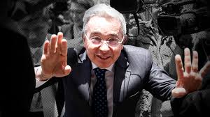 Un Álvaro Uribe fortalecido asume la campaña política de la derecha