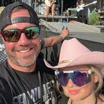 Leslie Thrush's Instagram, Twitter & Facebook