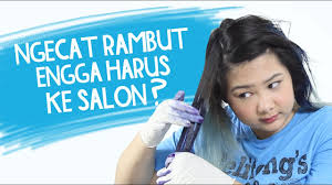 Rambut ombre adalah model pewarnaan rambut yang menghasilkan efek warna gradasi pada bagian rambut bawah yang lebih terang dibandingkan dengan rambut di bagian atas. Cara Cat Rambut Sendiri Di Rumah Female Daily Youtube