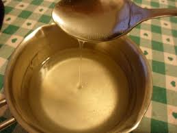 La normale gelatina, quella insapore, viene prodotta con il collagene animale e può essere utilizzata in cucina per addensare pressoché come preparare la gelatina. Gelatina Per Decorare Fatta In Casa