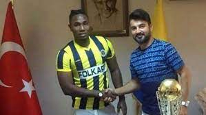Direction la turquie pour samba camara ! Scene Surrealiste En Turquie Un Club Se Trompe Et Engage Le Mauvais Joueur