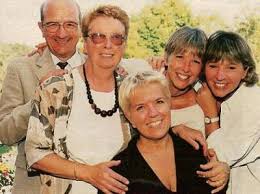 Enrico viii e' sposato da quasi vent'anni con caterina d'aragona, ma non riesce ad avere figli maschi: Famille De Mimie Mathy Voila C Ma Petite Vie Avec Mimi Mathy