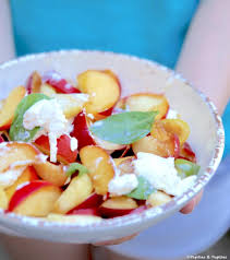 Salade De Fruits D Ete Burrata Et Basilic Salade De Fruits Salade De Nectarine Salade