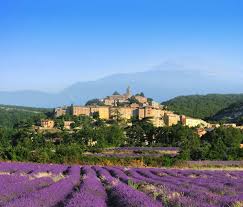 Étape bien connue du tour de france, le sommet du mont ventoux est calcaire, sans végétation ni verdure, ce qui lui donne l'apparence d'être recouvert de neige toute l'année. Ascension Velo Du Mont Ventoux Depuis Sault