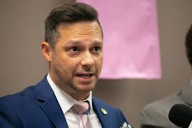 Benjamin Dickens's Instagram, Twitter & Facebook