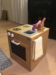 ¿quieres hacer una cocina de cartón reciclado de juguete? Reutilizados Caja De Carton Juego De Cocina Cardboard Kitchen Cardboard Boxes Kids Diy Kids Kitchen