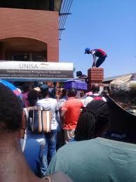 Sunnyside is one of the oldest suburbs of the city of pretoria, south africa. Chaos Breaks Out At Unisa S Sunnyside Campus Lnn Midrand Reporter