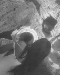 Sandy caves and soft lighting🧚🏻✨ w/ @stephy.cat #portrait  #creativephotography #creativeinspiration #outdoorphotography  #photooftheday #hawaiiphotographer #kauai #chasinglight