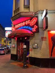 Das haus wurde regelmäßig und mit viel liebe zum. Rotes Haus Picture Of Taunusstrasse Frankfurt Tripadvisor