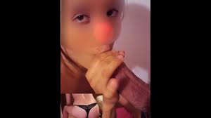 Pompino amatoriale in tanga. Siria ingoia la sborra, ma era troppa e quasi  (italian amateur)