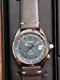 The stainless steel case measures at 39.5 mm in diameter. Fs Seiko Alpinist Mountain Sunset Spb201j1 Watchuseek Watch Forums