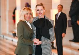 Emmanuel macron et brigitte rencontre. Brigitte Macron Rencontre Au Sommet Avec Charlene De Monaco Et Melania Trump Elle