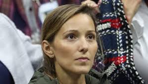 Pogledajte i novak đoković u kostimu irvasa čestitao novogodišnje praznike (video). Novak Djokovic S Wife Jelena Watches From Home Heavy Com