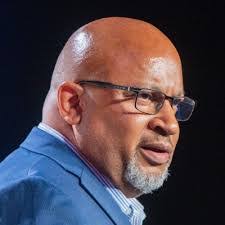 Lisa Gokey's Instagram, Twitter & Facebook