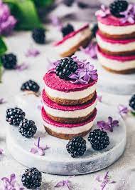 No Bake Mini Blackberry Cheesecakes These Easy No Bake Mini Blackberry Cheesecakes Are Raw Vegan G Blackberry Cheesecake Plant Based Desserts Dessert Toppings