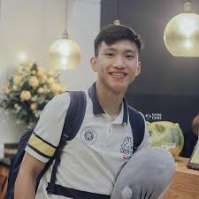 Người săn đuổi ước mơ). Ä'oan VÄƒn Háº­u Nháº­n Giáº£i Cáº§u Thá»§ Nam Tráº» Hay Nháº¥t NÄƒm 2018