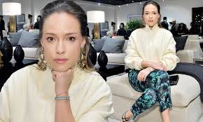 Elle est issue d'une famille de propriétaires terriens, son oncle, longtemps bourgmestre de zakopane, figure parmi les plus. Alicja Bachleda Curus Attends The Opening Of Ben Soleimani S Design Room Daily Mail Online