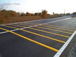 Avertizeaza conducatorii de autovehicule ca depasesc zona de carosabil marcata si destinata sensului de deplasare Ro 04 Marcaje Rutiere Marcaje Rezonatoare Vopsea Produs Bicomponent Trafic Rutier Vopsea 2k Fpr Metalbac Farbe