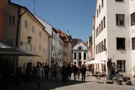 Um euch einen greifbaren eindruck vom lila haus in füssen zu vermitteln, habe ich meine kamera auf die. Corona In Fussen Lieferdienste Telefonberatung Online Shopping