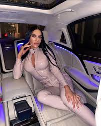 Sexy car and girl nudes | GLAMOURHOUND.COM