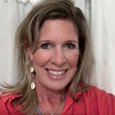 Deborah Straub's Instagram, Twitter & Facebook